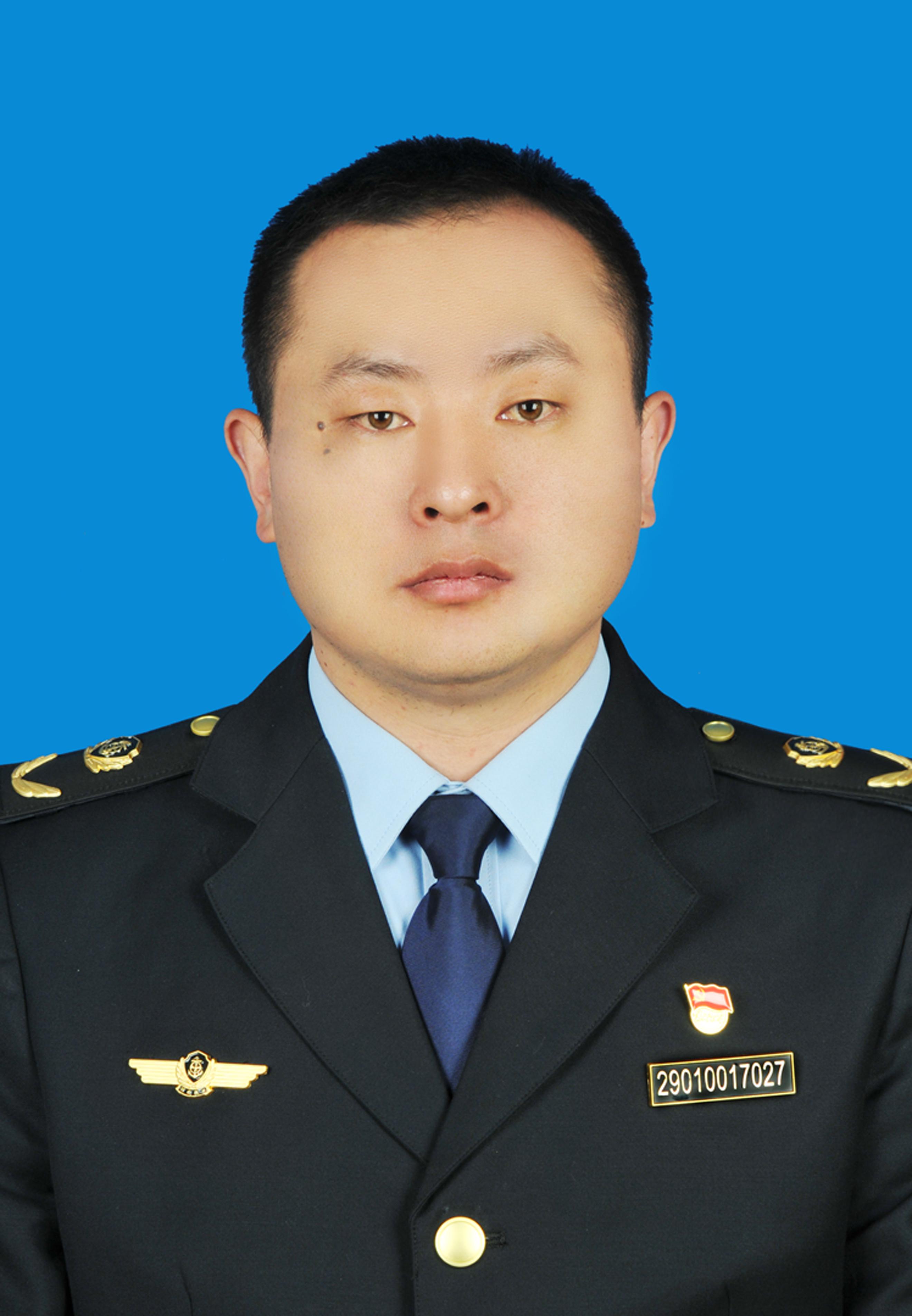积极推广“跨省通办”业务，在两县一区增设“从业资格证换证、变更、注销”等事项办理窗口